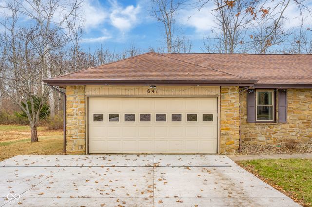 641 Terrace Lake Drive, Columbus, IN 47201