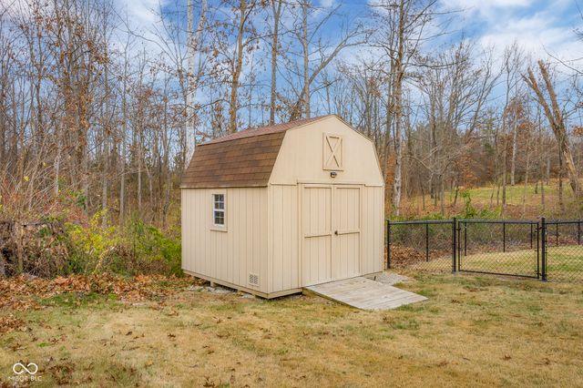 641 Terrace Lake Drive, Columbus, IN 47201