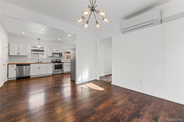 17560 Stoepel Street, Detroit, MI 48221