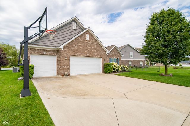 3190 S Courtney Drive, New Palestine, IN 46163