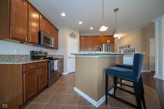 3190 S Courtney Drive, New Palestine, IN 46163