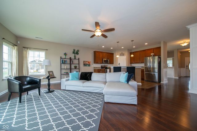 3190 S Courtney Drive, New Palestine, IN 46163
