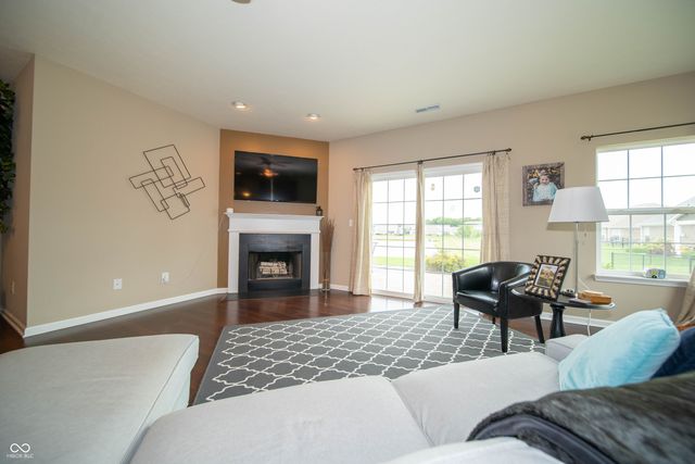 3190 S Courtney Drive, New Palestine, IN 46163