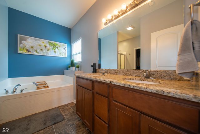 3190 S Courtney Drive, New Palestine, IN 46163
