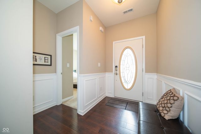 3190 S Courtney Drive, New Palestine, IN 46163