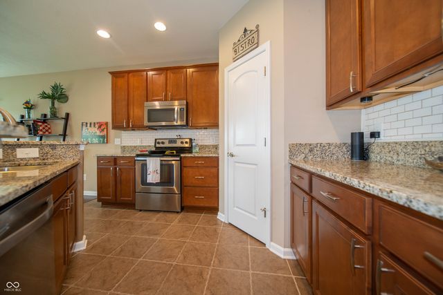 3190 S Courtney Drive, New Palestine, IN 46163