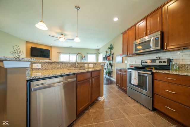 3190 S Courtney Drive, New Palestine, IN 46163