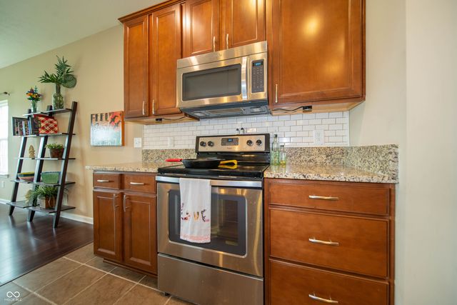 3190 S Courtney Drive, New Palestine, IN 46163