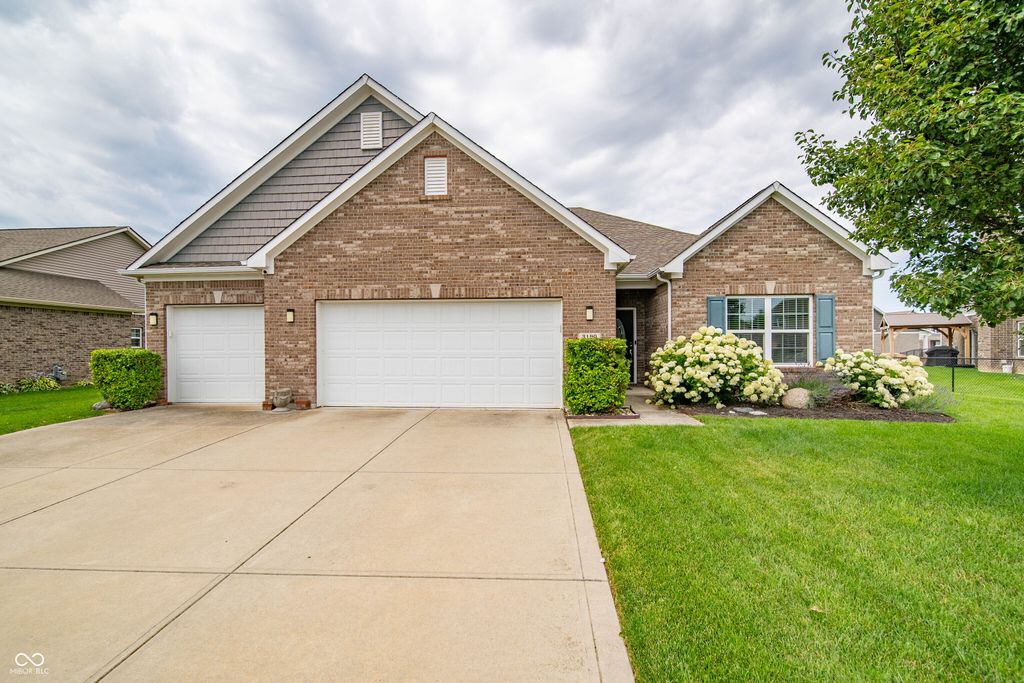 3190 S Courtney Drive, New Palestine, IN 46163