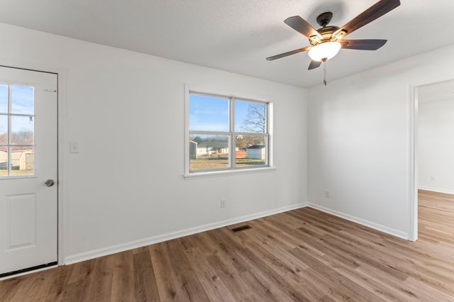 328 Deer Cir, Estill Springs, TN 37330