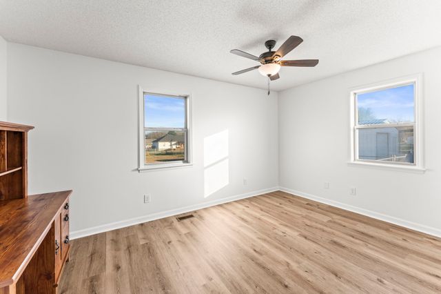 328 Deer Cir, Estill Springs, TN 37330