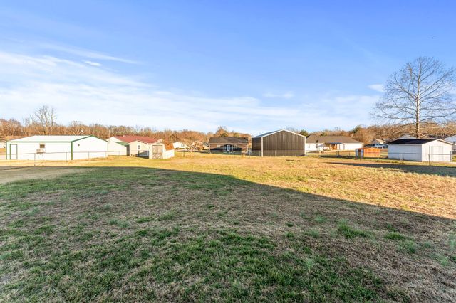 328 Deer Cir, Estill Springs, TN 37330