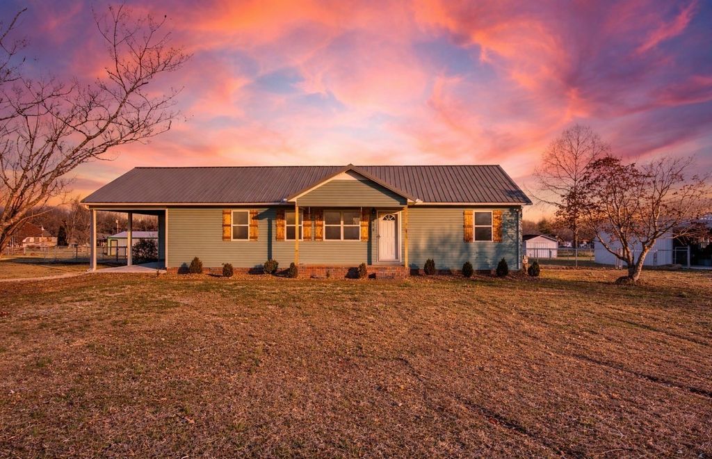 328 Deer Cir, Estill Springs, TN 37330
