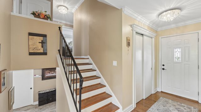 813 Castlewood Lane, Deerfield, IL 60015