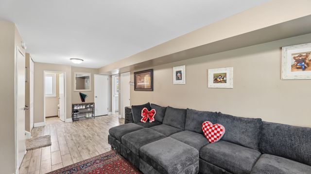 813 Castlewood Lane, Deerfield, IL 60015