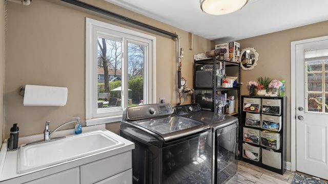 813 Castlewood Lane, Deerfield, IL 60015