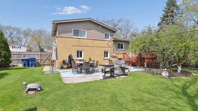 813 Castlewood Lane, Deerfield, IL 60015