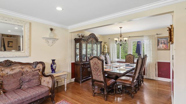 813 Castlewood Lane, Deerfield, IL 60015