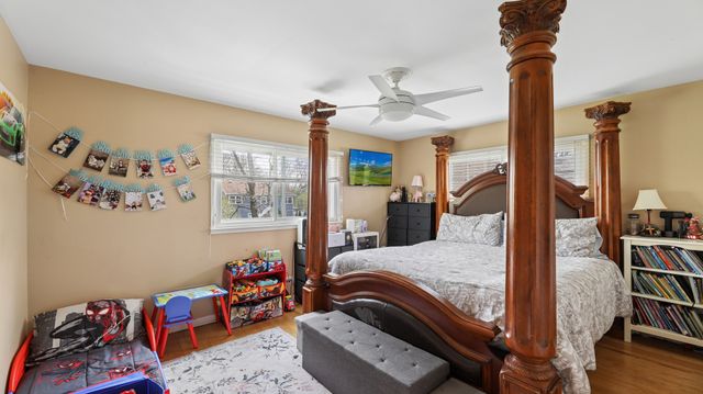 813 Castlewood Lane, Deerfield, IL 60015
