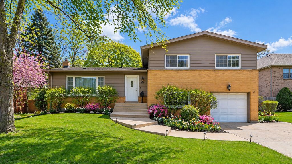 813 Castlewood Lane, Deerfield, IL 60015
