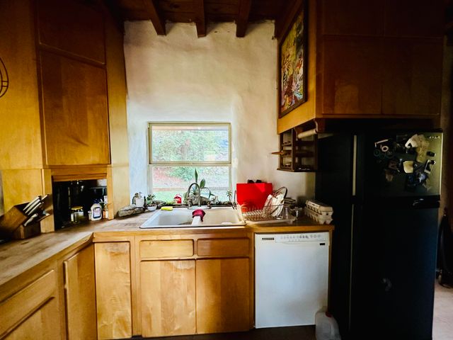 3834 Thomas Road, Miranda, CA 95553