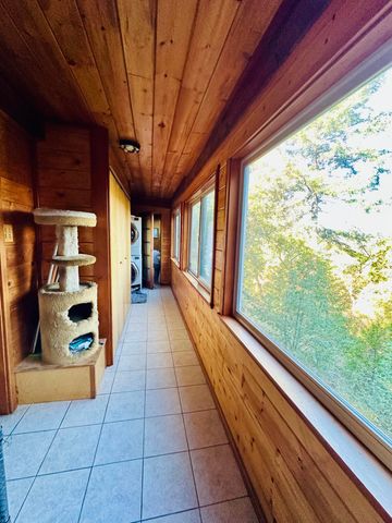 3834 Thomas Road, Miranda, CA 95553