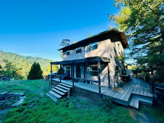 3834 Thomas Road, Miranda, CA 95553