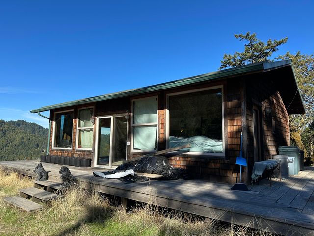 3834 Thomas Road, Miranda, CA 95553