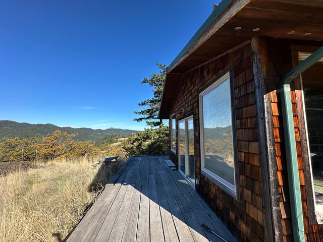 3834 Thomas Road, Miranda, CA 95553