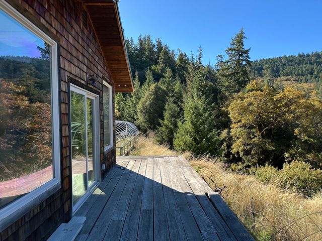 3834 Thomas Road, Miranda, CA 95553