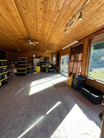 3834 Thomas Road, Miranda, CA 95553