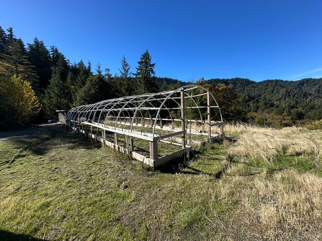 3834 Thomas Road, Miranda, CA 95553