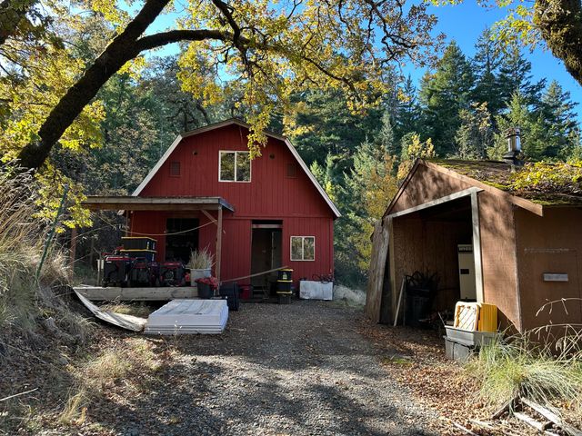 3834 Thomas Road, Miranda, CA 95553