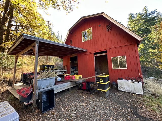 3834 Thomas Road, Miranda, CA 95553