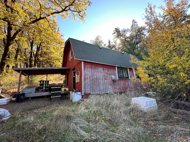 3834 Thomas Road, Miranda, CA 95553