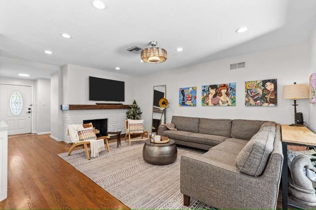 12246 Dehougne, North Hollywood, CA 91605