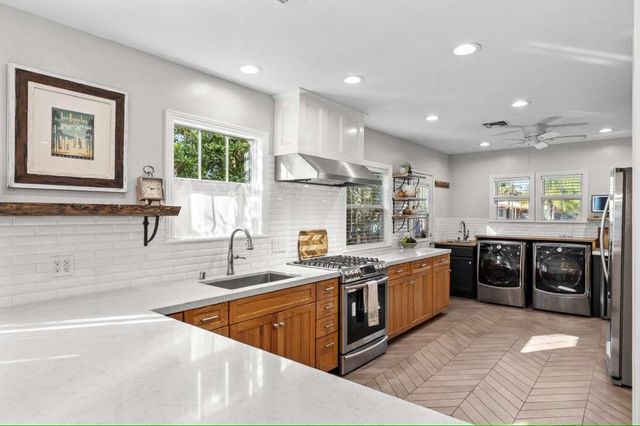 12246 Dehougne, North Hollywood, CA 91605