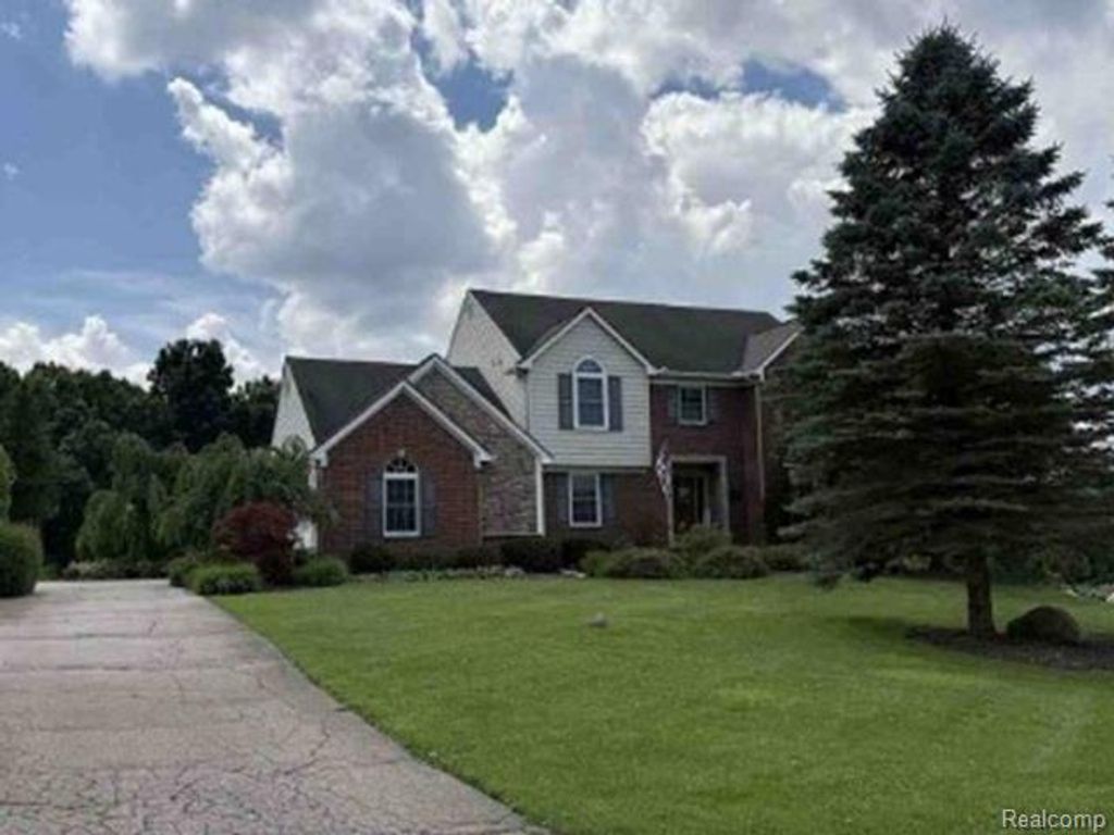 5029 Ashford Road, Clarkston, MI 48348