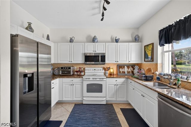 10284 Crepe Jasmine LN, Fort Myers, FL 33913