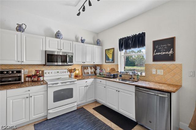 10284 Crepe Jasmine LN, Fort Myers, FL 33913