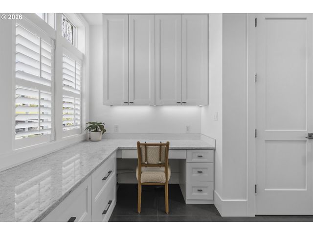 2100 SATTER St, West Linn, OR 97068