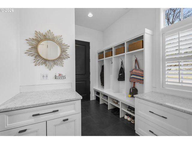 2100 SATTER St, West Linn, OR 97068