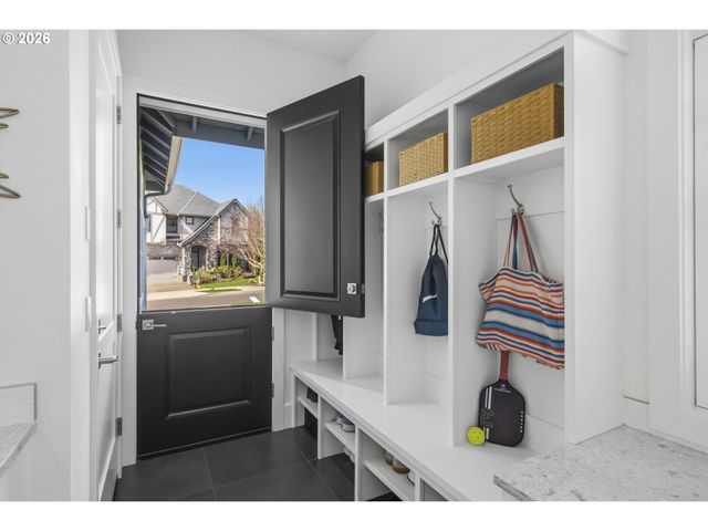 2100 SATTER St, West Linn, OR 97068