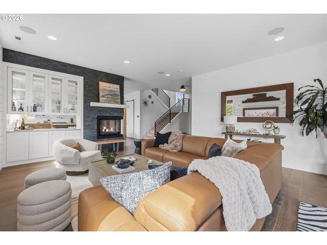 2100 SATTER St, West Linn, OR 97068