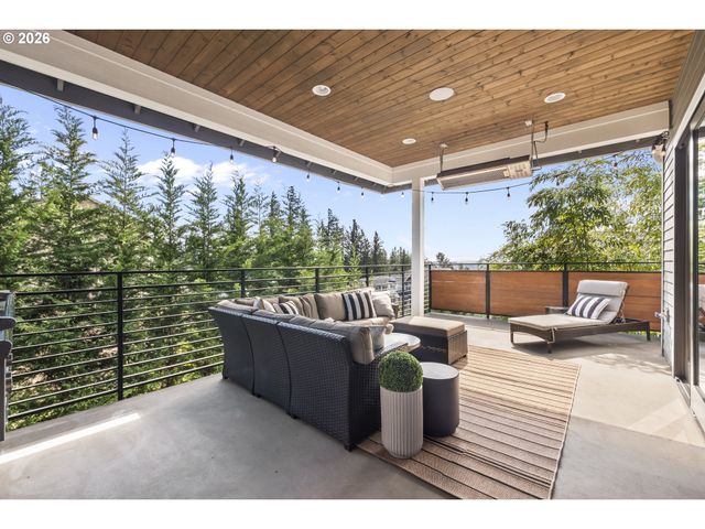 2100 SATTER St, West Linn, OR 97068