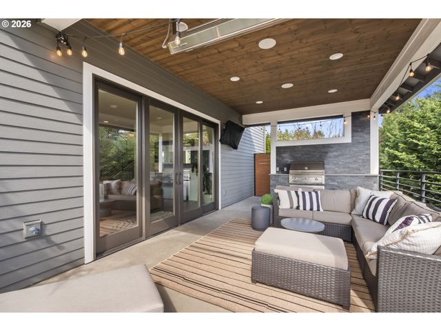 2100 SATTER St, West Linn, OR 97068