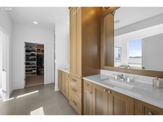 2100 SATTER St, West Linn, OR 97068