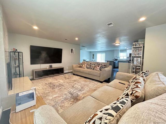 1121 Grand Ave, Spring Valley, CA 91977