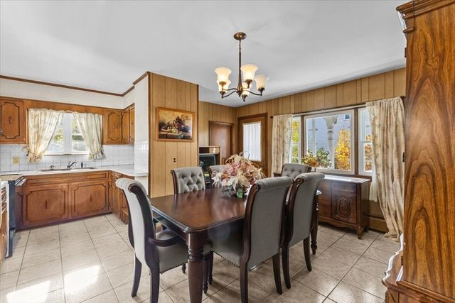 132 Winthrop St, Taunton, MA 02780