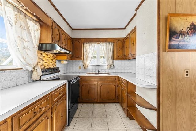 132 Winthrop St, Taunton, MA 02780